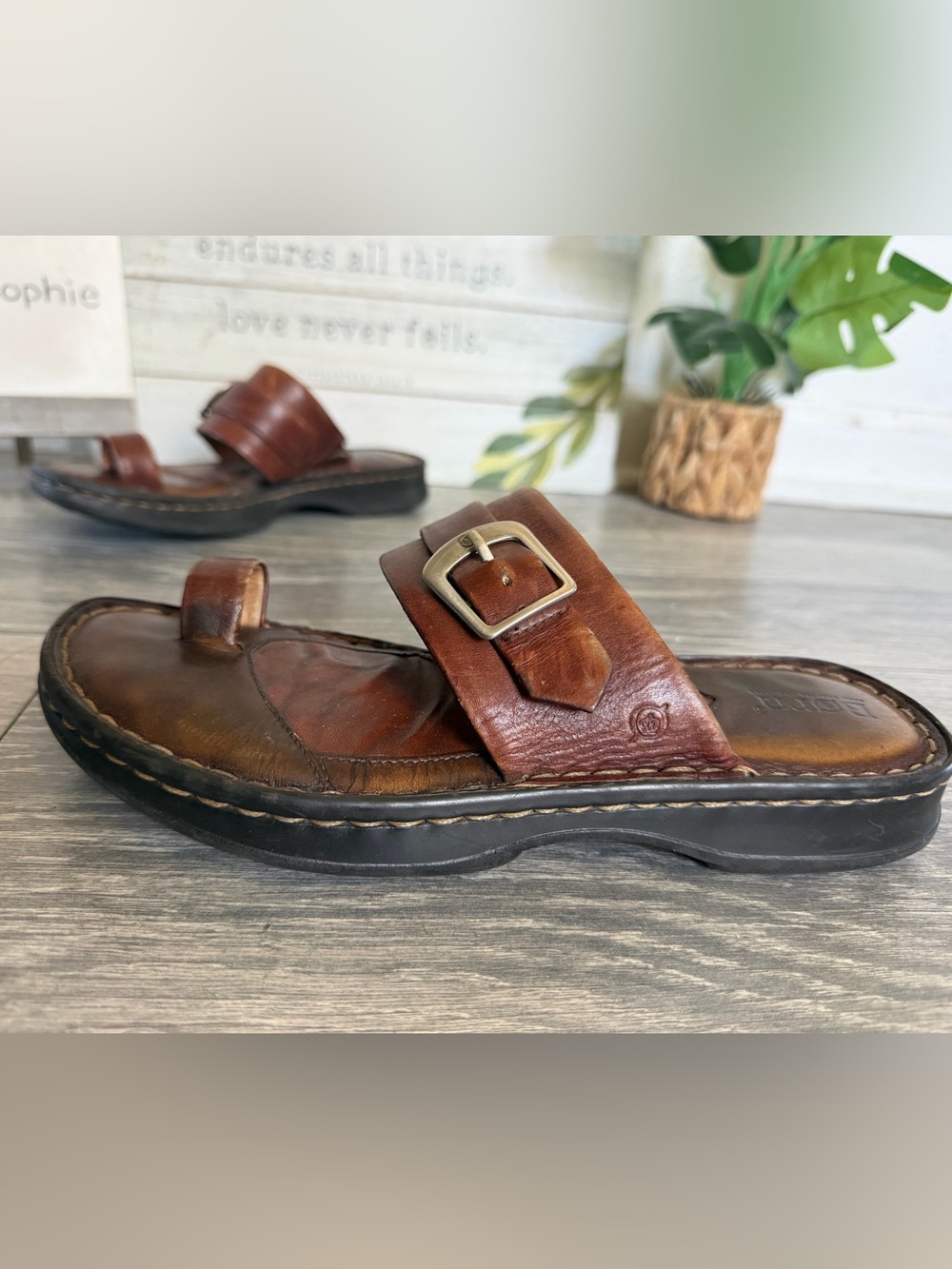 Born Brown Leather Toe Loop Slide Sandals with Buckle. Size 6